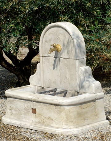 Fontaine murale St Tropez - pierre reconstituée